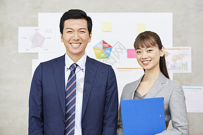 思考雙人商業(yè)做工作的商人和女實(shí)業(yè)家圖片素材庫(kù)-相似素材高清照片502249873
